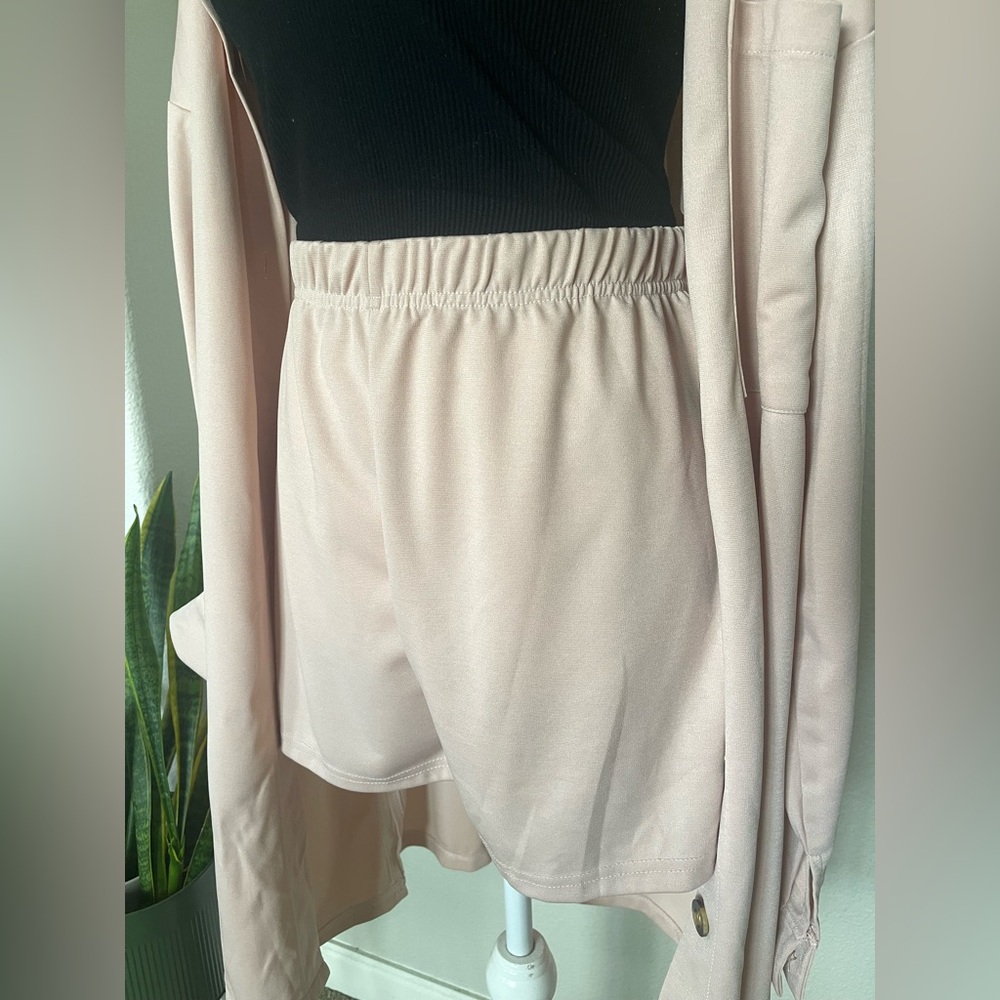New - Women's Blush Button-Up shirt/tunic - FREE Shorts! - Picture 11 of 11